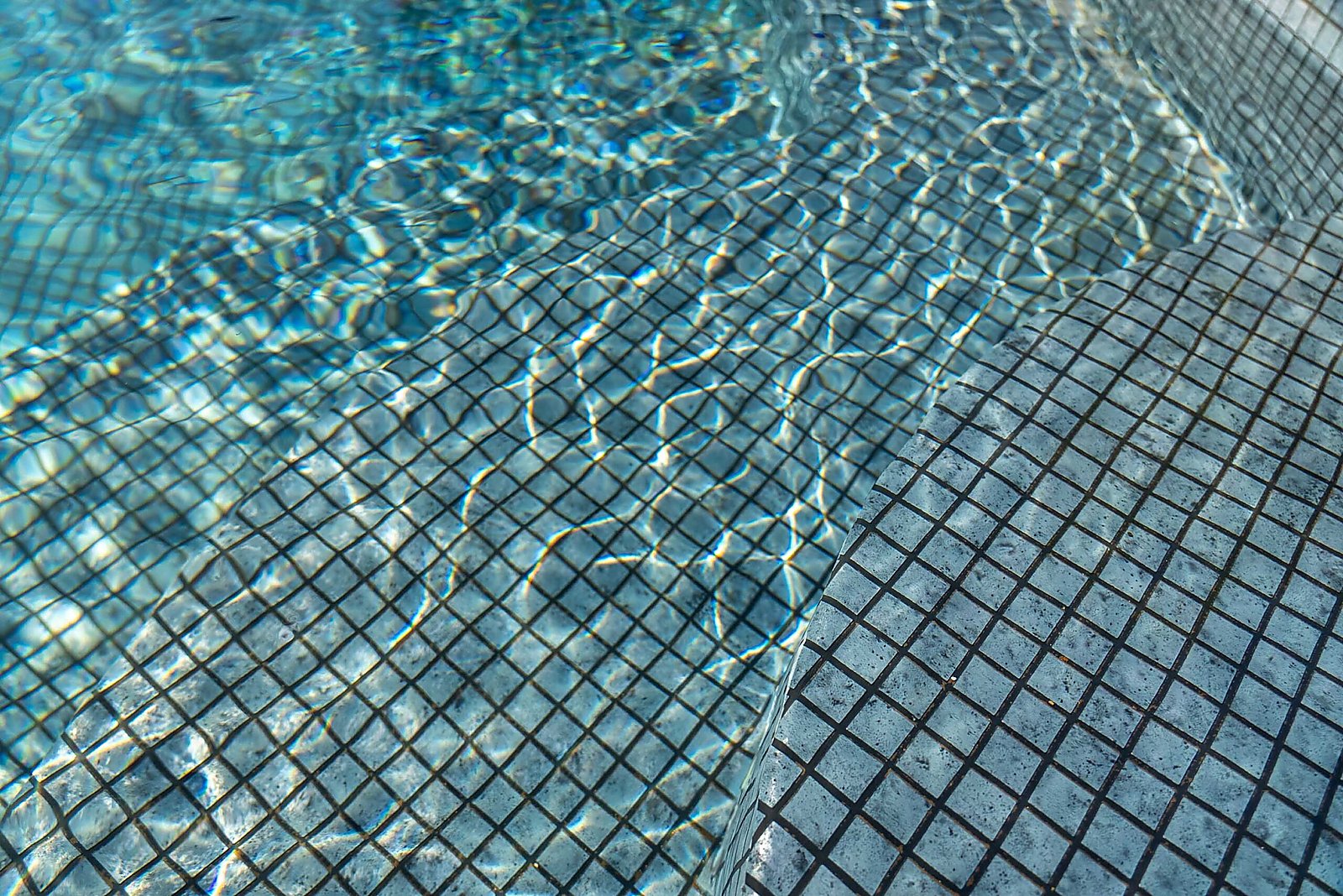 Haogenplast Matrix Svart & Silver – pool installation