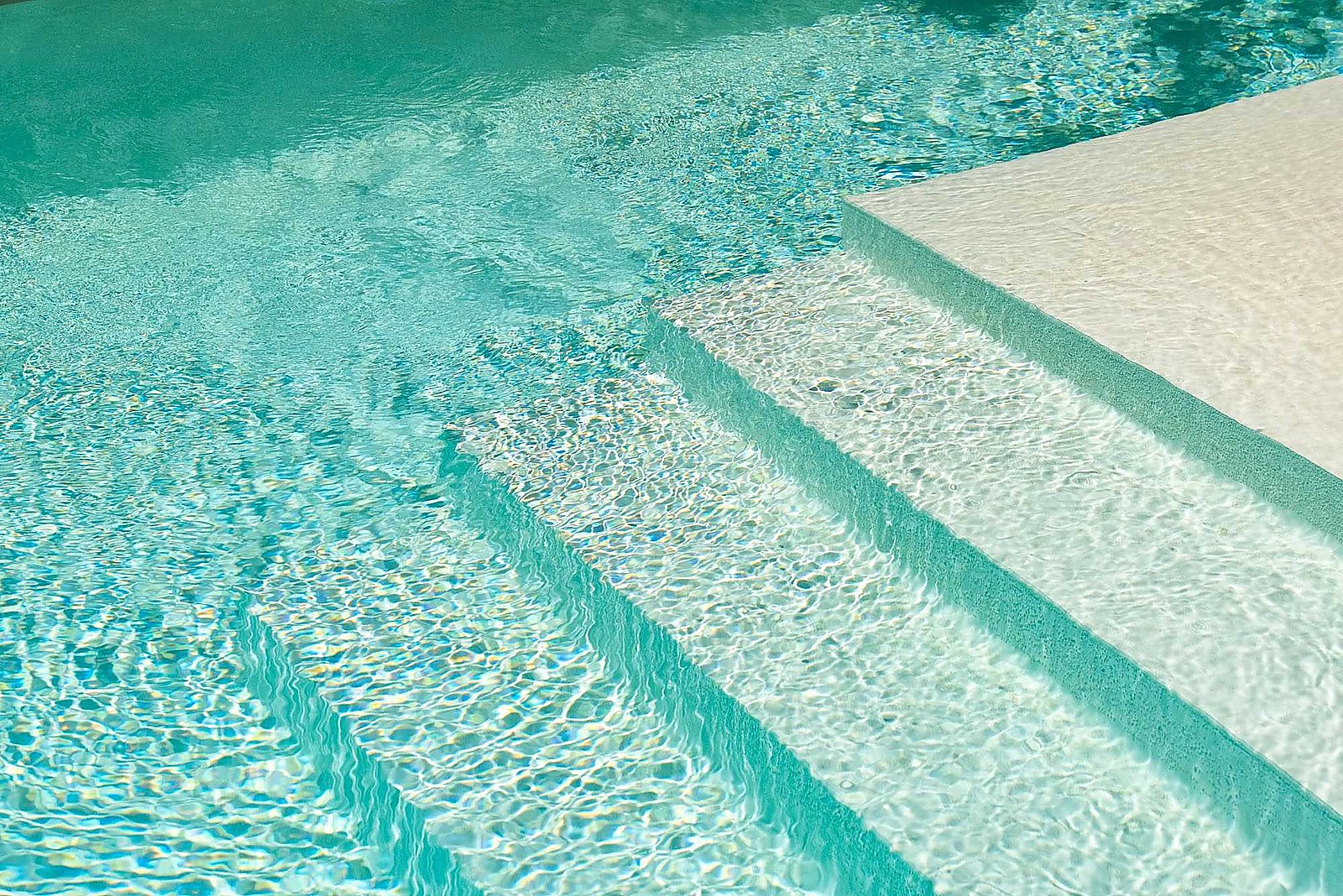 Haogenplast UNI 3D Sand – installerad pool